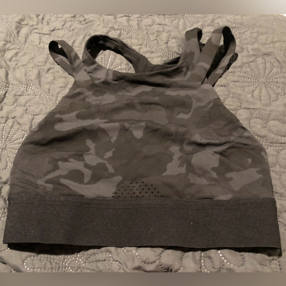 Lululemon Strappy Bra size 6 in Camo